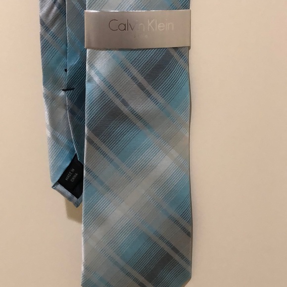 NWT CALVIN KLEIN MEN’s TIE - Picture 3 of 4